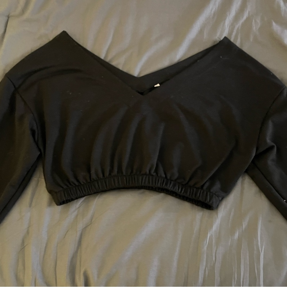 SHEIN Black Cropped Sweater